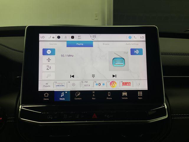 Photo of 2024 Diamond Black Crystal Pearlcoat Jeep Compass