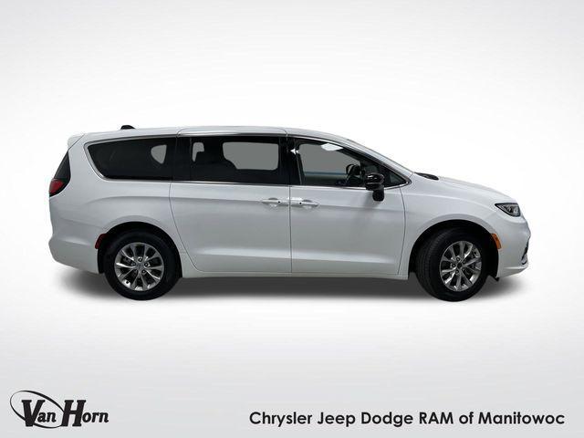 Photo of 2024 Bright White Clearcoat Chrysler Pacifica