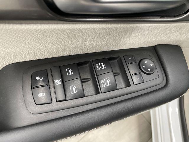 Photo of 2024 Bright White Clearcoat Chrysler Pacifica