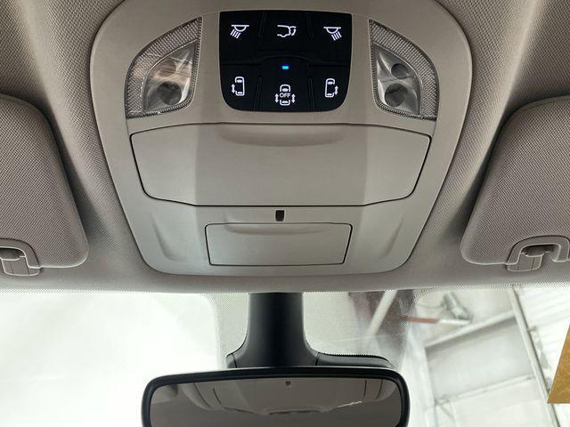 Photo of 2024 Bright White Clearcoat Chrysler Pacifica