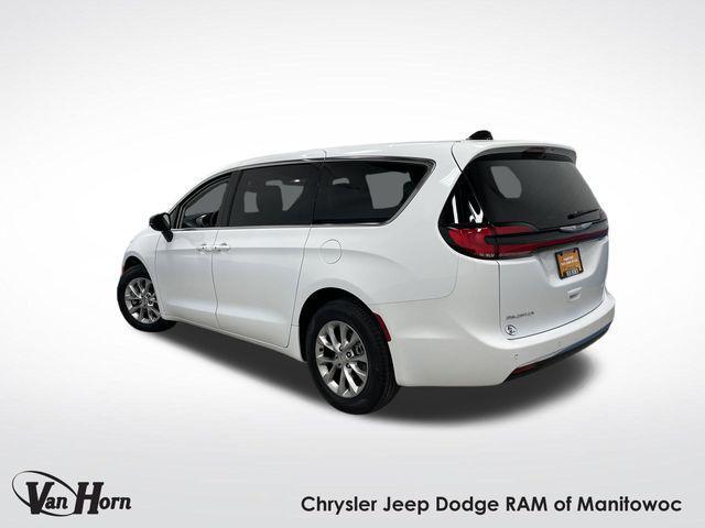 Photo of 2024 Bright White Clearcoat Chrysler Pacifica