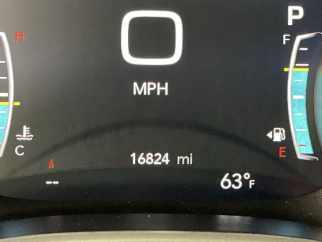 Photo of 2024 Bright White Clearcoat Chrysler Pacifica