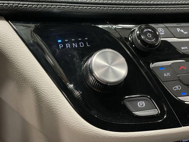 Photo of 2024 Bright White Clearcoat Chrysler Pacifica