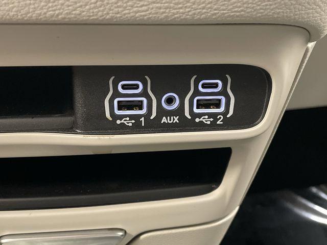 Photo of 2024 Bright White Clearcoat Chrysler Pacifica