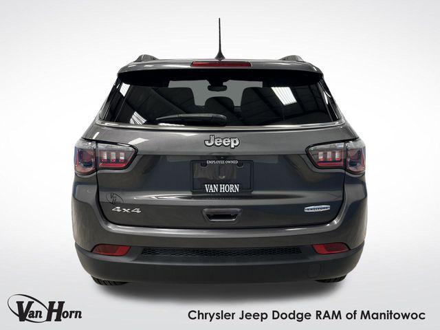 Photo of 2022 Granite Crystal Metallic Clearcoat Jeep Compass