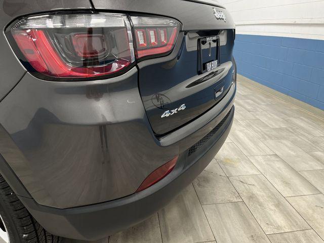Photo of 2022 Granite Crystal Metallic Clearcoat Jeep Compass