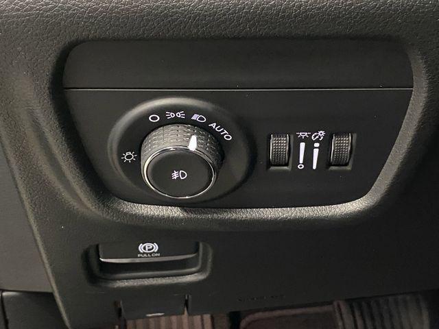 Photo of 2025 Diamond Black Crystal Pearlcoat Jeep Grand Cherokee