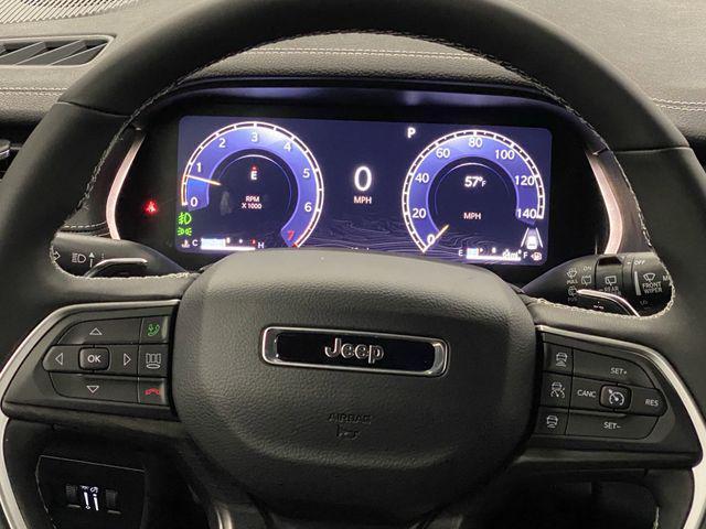 Photo of 2025 Diamond Black Crystal Pearlcoat Jeep Grand Cherokee