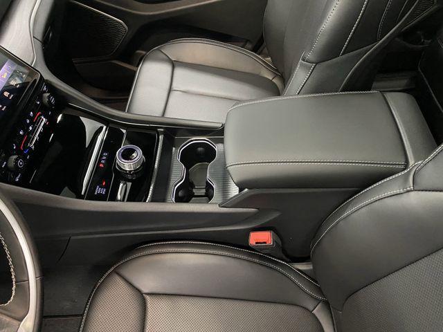 Photo of 2025 Diamond Black Crystal Pearlcoat Jeep Grand Cherokee