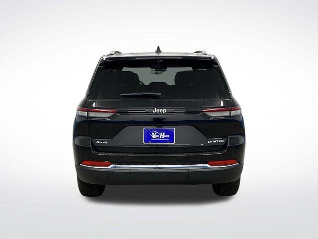 Photo of 2025 Diamond Black Crystal Pearlcoat Jeep Grand Cherokee