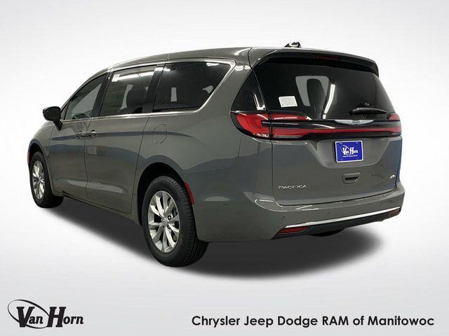 Photo of 2025 Ceramic Gray Clearcoat Chrysler Pacifica