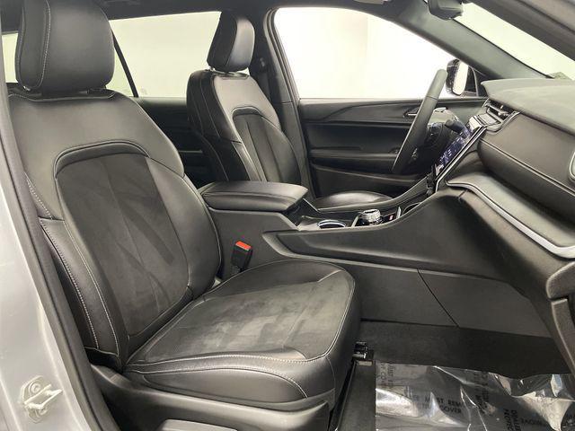 Photo of 2024 Silver Zynith Jeep Grand Cherokee L