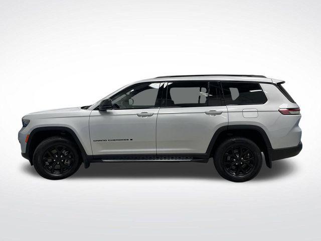 Photo of 2024 Silver Zynith Jeep Grand Cherokee L