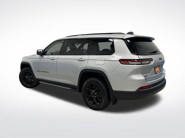 Photo of 2024 Silver Zynith Jeep Grand Cherokee L