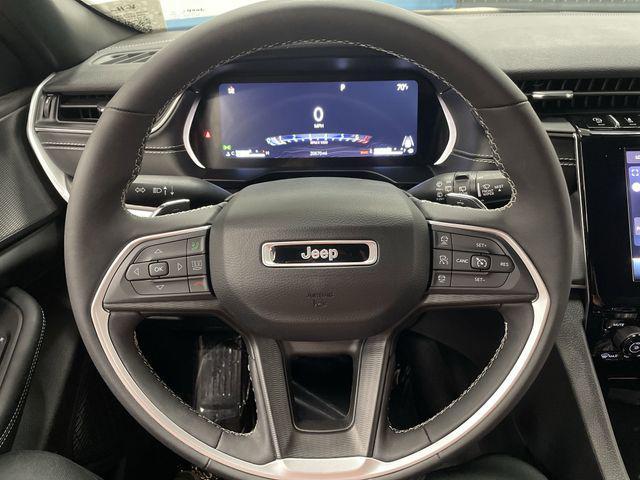 Photo of 2024 Silver Zynith Jeep Grand Cherokee L