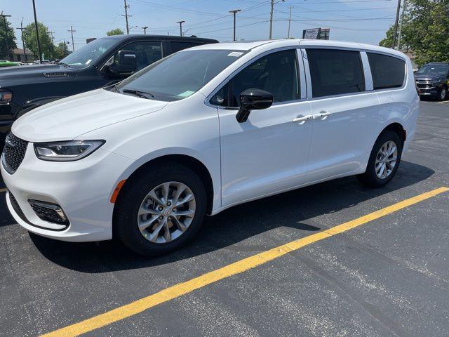 Photo of 2025 Bright White Clearcoat Chrysler Pacifica
