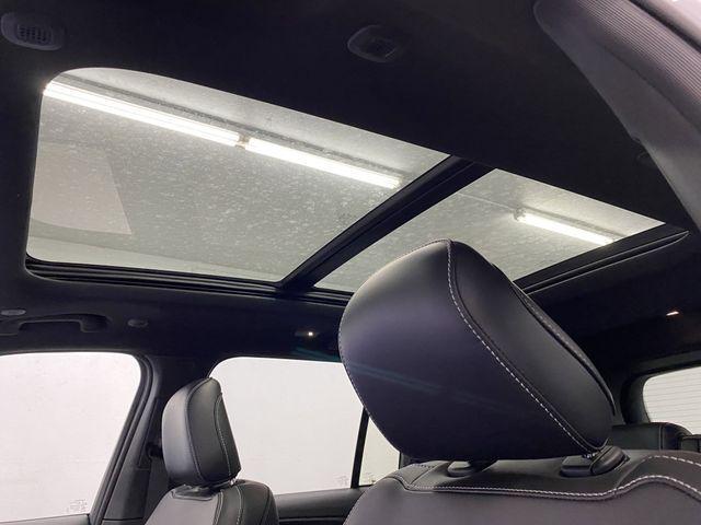 Photo of 2025 Bright White Clearcoat Jeep Grand Cherokee
