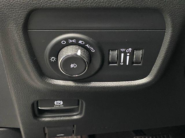 Photo of 2025 Bright White Clearcoat Jeep Grand Cherokee