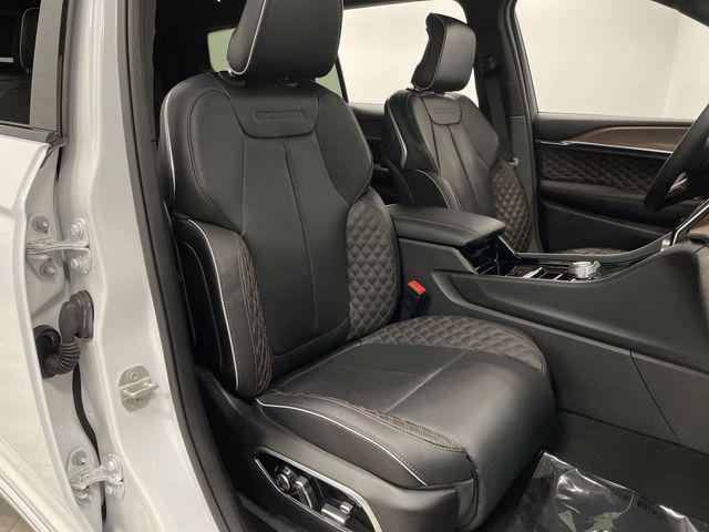 Photo of 2024 Bright White Clearcoat Jeep Grand Cherokee L