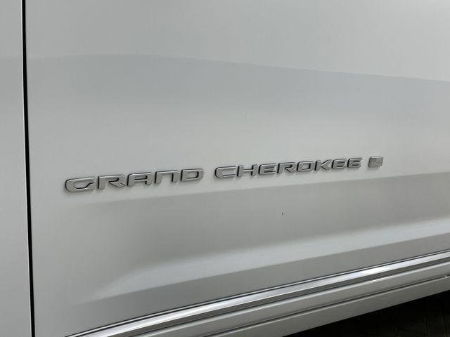 Photo of 2024 Bright White Clearcoat Jeep Grand Cherokee L