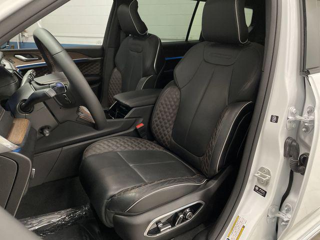 Photo of 2024 Bright White Clearcoat Jeep Grand Cherokee L