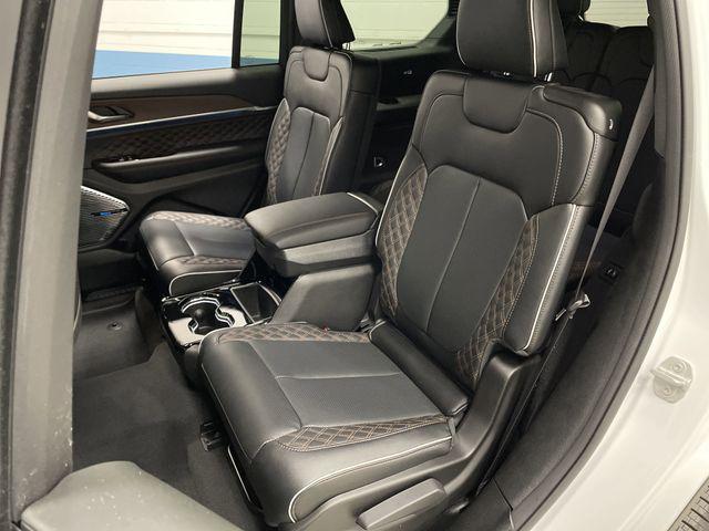 Photo of 2024 Bright White Clearcoat Jeep Grand Cherokee L
