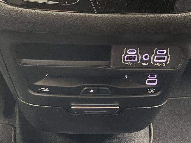 Photo of 2025 Fathom Blue Pearlcoat Chrysler Pacifica