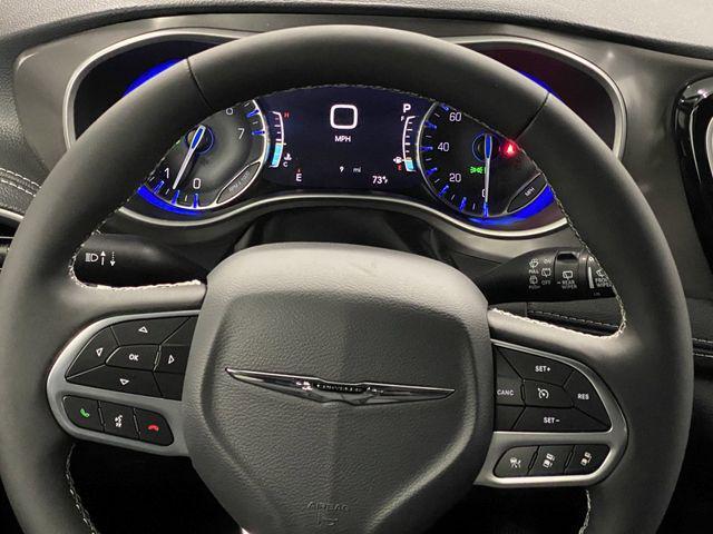 Photo of 2025 Fathom Blue Pearlcoat Chrysler Pacifica