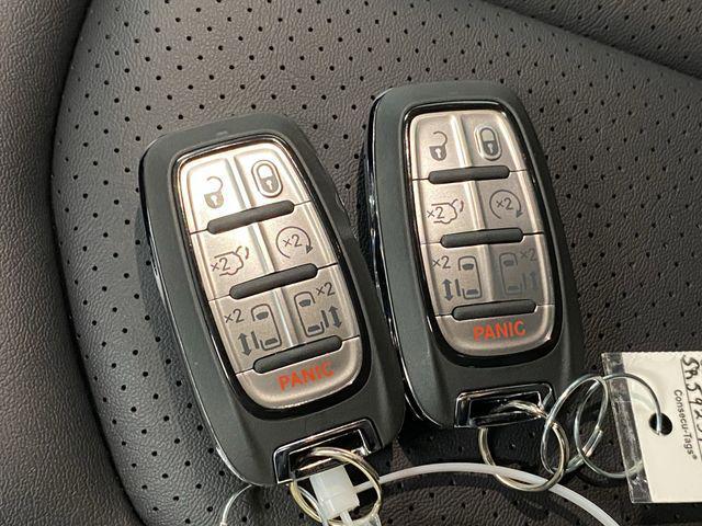 Photo of 2025 Fathom Blue Pearlcoat Chrysler Pacifica