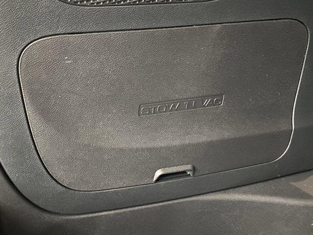 Photo of 2025 Fathom Blue Pearlcoat Chrysler Pacifica