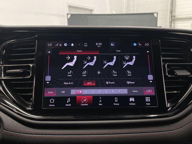 Photo of 2023 DB Black Crystal Clearcoat Dodge Durango