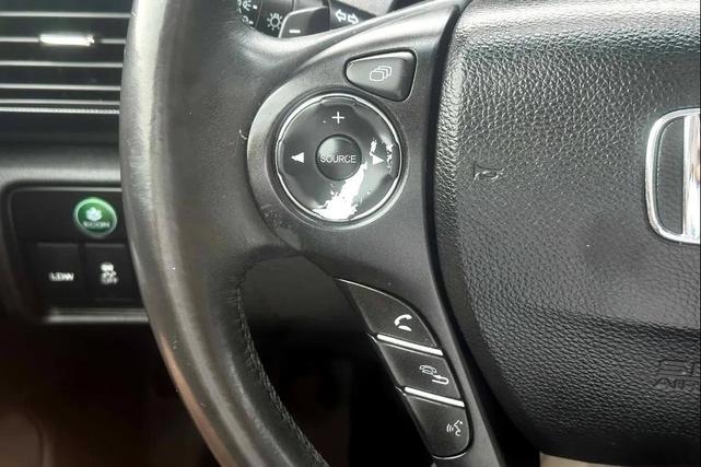 Photo of 2013 White Orchid Pearl Honda Accord