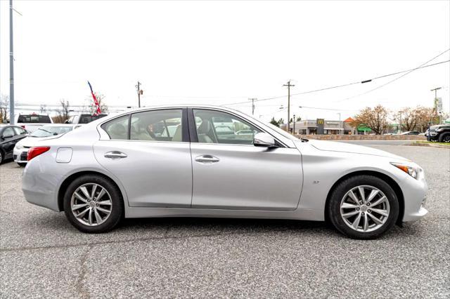 Photo of 2015 Liquid Platinum INFINITI Q50