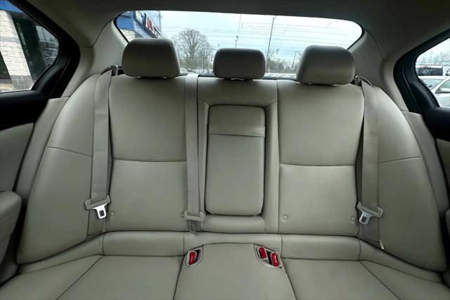 Photo of 2015 Liquid Platinum INFINITI Q50