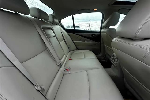Photo of 2015 Liquid Platinum INFINITI Q50