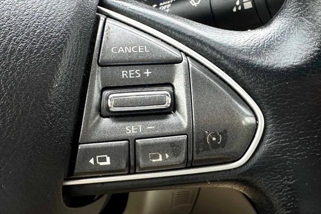 Photo of 2015 Liquid Platinum INFINITI Q50