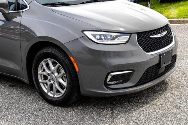 Photo of 2022 Gray Chrysler Pacifica