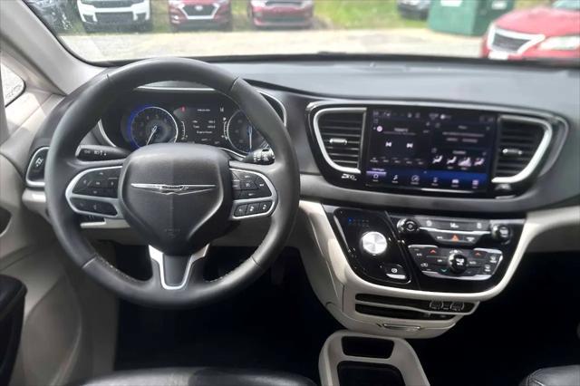 Photo of 2022 Gray Chrysler Pacifica