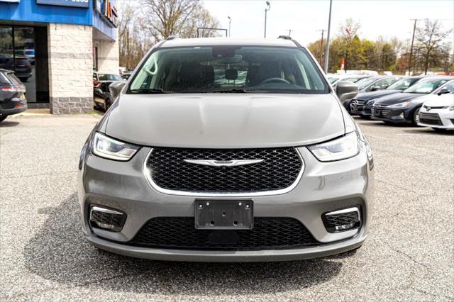Photo of 2022 Gray Chrysler Pacifica