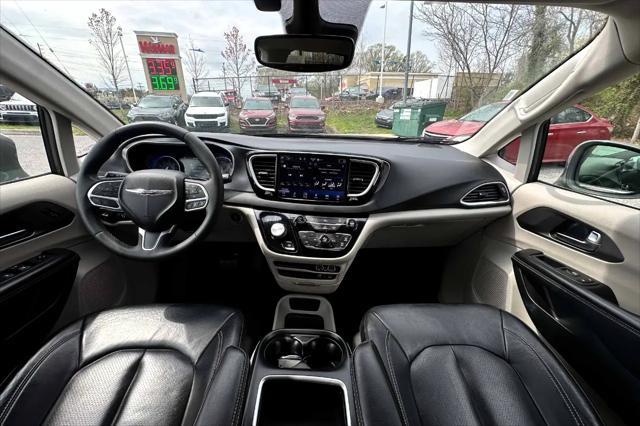 Photo of 2022 Gray Chrysler Pacifica
