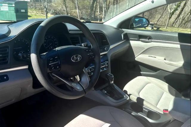 Photo of 2020 Phantom Black Hyundai ELANTRA