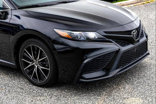Photo of 2021 Midnight Black Metallic Toyota Camry
