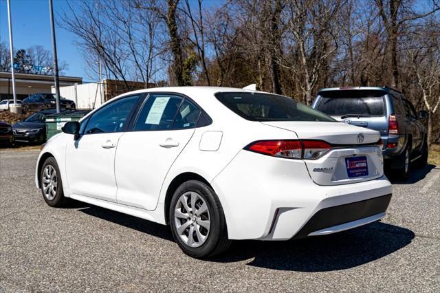 Photo of 2022 White Toyota Corolla