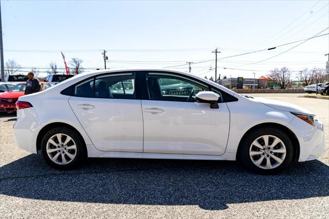 Photo of 2022 White Toyota Corolla