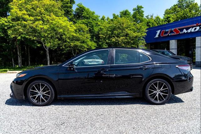 Photo of 2022 Midnight Black Metallic Toyota Camry