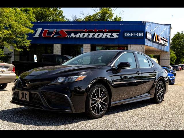 Photo of 2022 Midnight Black Metallic Toyota Camry