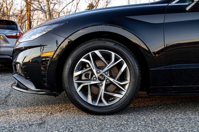 Photo of 2022 Black Hyundai SONATA