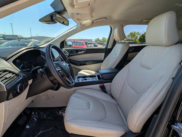 Photo of 2023 Agate Black Metallic Ford Edge
