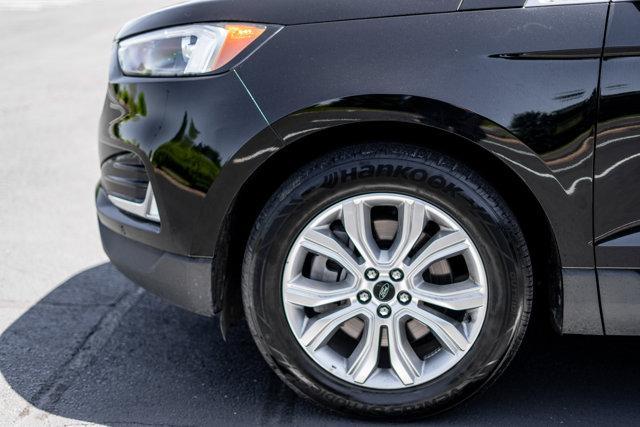Photo of 2023 Agate Black Metallic Ford Edge