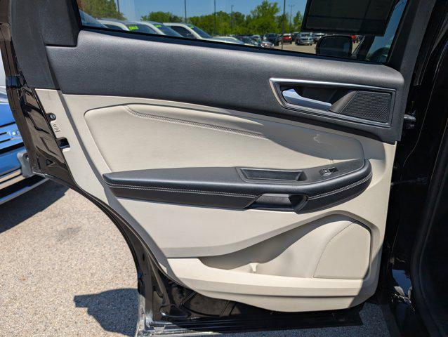 Photo of 2023 Agate Black Metallic Ford Edge